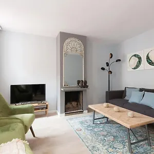 2 Bdr Penthouse In Grcia Apartment
